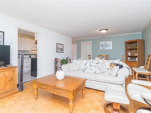 304-1665 Oak Bay Ave, Victoria, BC - Indoor Photo Showing Living Room