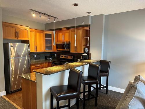 303D-181 Beachside Dr, Parksville, BC - Indoor Photo Showing Kitchen