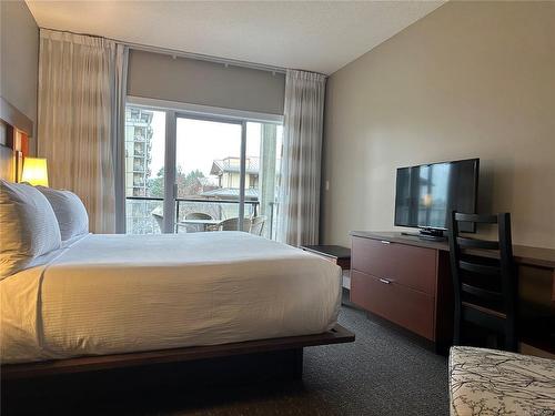 303D-181 Beachside Dr, Parksville, BC - Indoor Photo Showing Bedroom