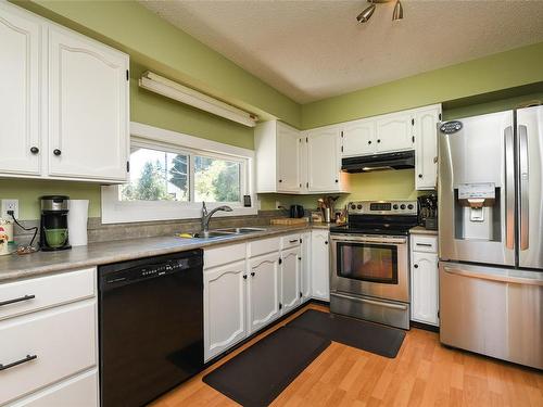 3396 Primrose St, Cumberland, BC - Indoor Photo Showing Kitchen With Double Sink