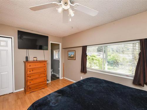 3396 Primrose St, Cumberland, BC - Indoor Photo Showing Bedroom