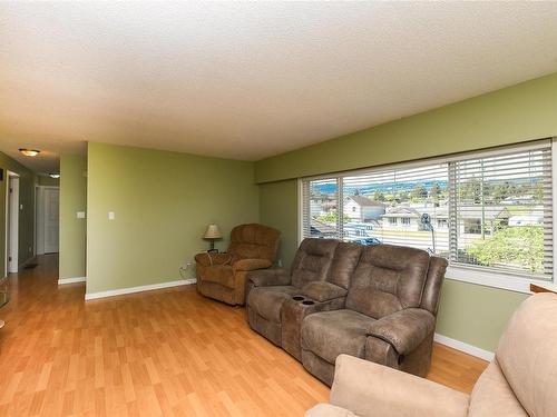 3396 Primrose St, Cumberland, BC - Indoor Photo Showing Living Room