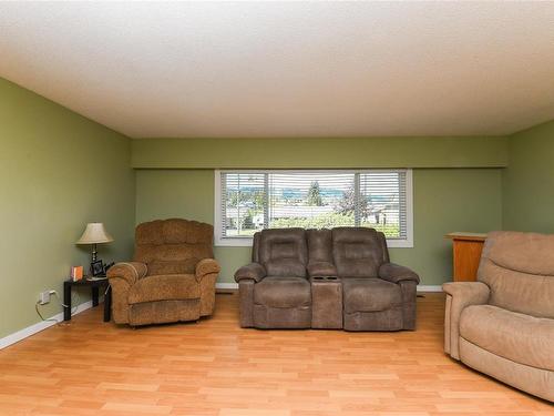 3396 Primrose St, Cumberland, BC - Indoor Photo Showing Living Room