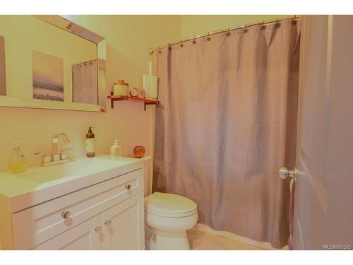 7468 Teal Crt, Lake Cowichan, BC - Indoor Photo Showing Bathroom
