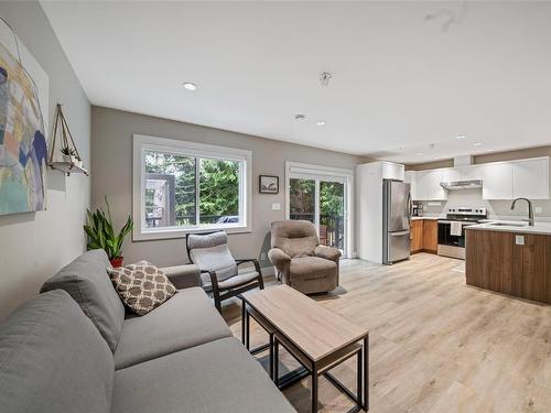 105-2096 Kennedy St, Sooke, BC - Indoor Photo Showing Living Room