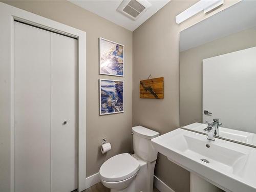 105-2096 Kennedy St, Sooke, BC - Indoor Photo Showing Bathroom