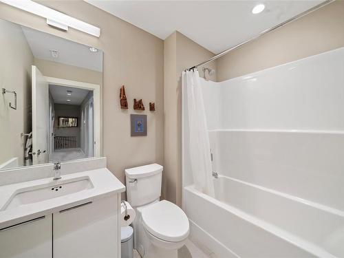 105-2096 Kennedy St, Sooke, BC - Indoor Photo Showing Bathroom