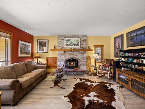 174 Mariwood Dr, Campbell River, BC - Indoor Photo Showing Living Room With Fireplace