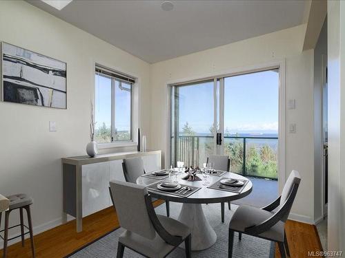 934 Highview Terr, Nanaimo, BC - Indoor Photo Showing Dining Room