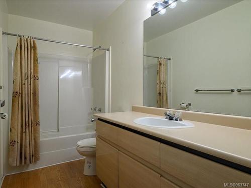 934 Highview Terr, Nanaimo, BC - Indoor Photo Showing Bathroom