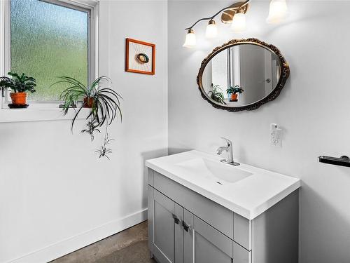 2675 Anderson Rd, Sooke, BC - Indoor Photo Showing Bathroom