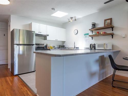 162 Munson Rd, Campbell River, BC - Indoor Photo Showing Kitchen