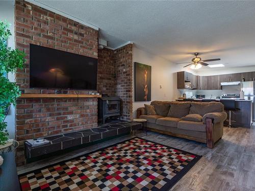 162 Munson Rd, Campbell River, BC - Indoor Photo Showing Living Room With Fireplace