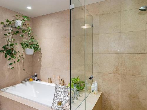 314-100 Saghalie Rd, Victoria, BC - Indoor Photo Showing Bathroom