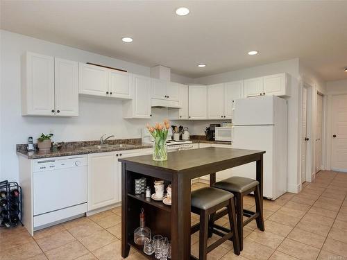 402 Latoria Rd, Colwood, BC - Indoor Photo Showing Kitchen