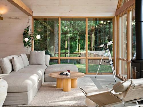 1220 Starlight Grove, Sooke, BC - Indoor Photo Showing Living Room