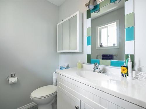 3161 Crosby Road, Vernon, BC - Indoor Photo Showing Bathroom