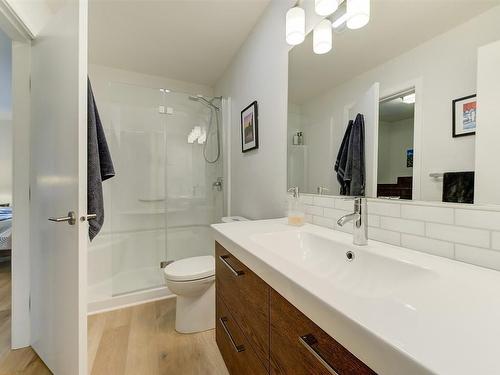 104-290 33 Highway, Kelowna, BC - Indoor Photo Showing Bathroom