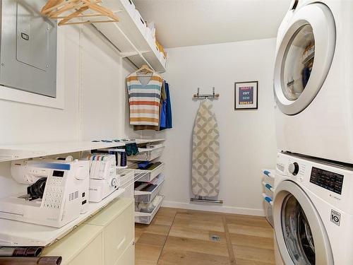 104-290 33 Highway, Kelowna, BC - Indoor Photo Showing Laundry Room