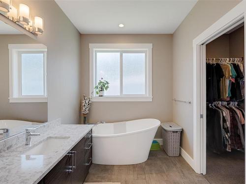 3557 Pritchard Creek Rd, Langford, BC - Indoor Photo Showing Bathroom