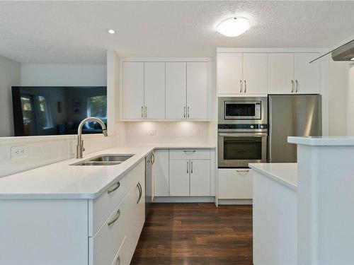 980 Creekside Crt, Central Saanich, BC - Indoor Photo Showing Kitchen With Double Sink