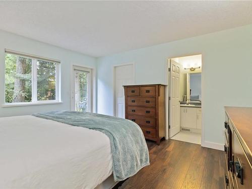 980 Creekside Crt, Central Saanich, BC - Indoor Photo Showing Bedroom