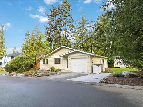980 Creekside Crt, Central Saanich, BC - Outdoor With Facade
