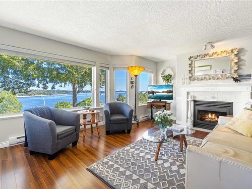 21-100 Gifford Rd, Ladysmith, BC - Indoor Photo Showing Living Room With Fireplace