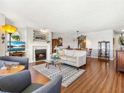 21-100 Gifford Rd, Ladysmith, BC - Indoor Photo Showing Living Room With Fireplace