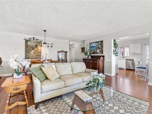 21-100 Gifford Rd, Ladysmith, BC - Indoor Photo Showing Living Room