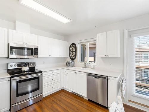 21-100 Gifford Rd, Ladysmith, BC - Indoor Photo Showing Kitchen