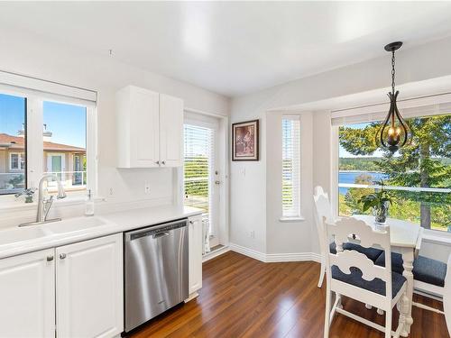 21-100 Gifford Rd, Ladysmith, BC - Indoor Photo Showing Kitchen