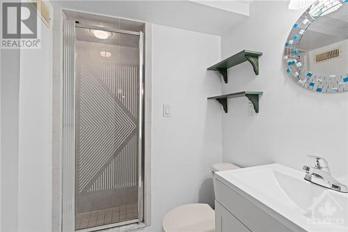 1154 Dartmouth Avenue, Ottawa, ON - Indoor Photo Showing Bathroom