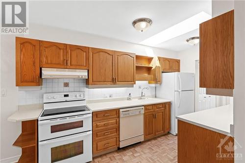 1154 Dartmouth Avenue, Ottawa, ON - Indoor Photo Showing Kitchen