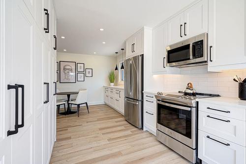 1456 Olga Drive|Unit #2, Burlington, ON - Indoor Photo Showing Kitchen With Upgraded Kitchen