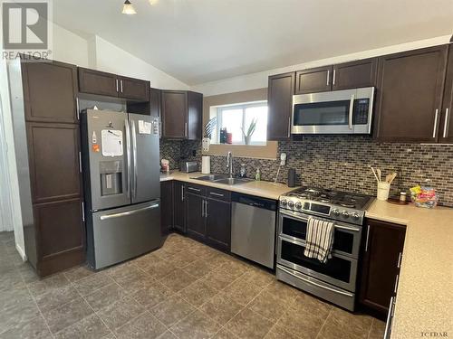 283 Spruce St S, Timmins, ON - Indoor Photo Showing Kitchen With Double Sink With Upgraded Kitchen