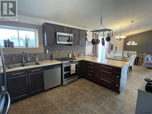 283 Spruce St S, Timmins, ON - Indoor Photo Showing Kitchen With Upgraded Kitchen
