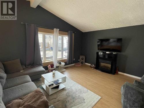 283 Spruce St S, Timmins, ON - Indoor Photo Showing Living Room