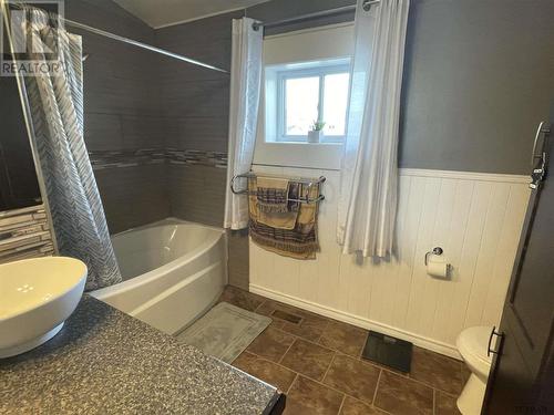 283 Spruce St S, Timmins, ON - Indoor Photo Showing Bathroom