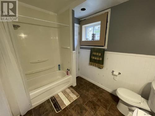 283 Spruce St S, Timmins, ON - Indoor Photo Showing Bathroom