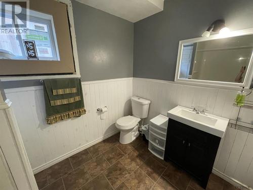283 Spruce St S, Timmins, ON - Indoor Photo Showing Bathroom