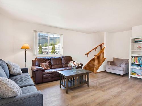 790 Spruce Street, Blue River, BC - Indoor Photo Showing Living Room