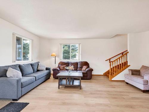 790 Spruce Street, Blue River, BC - Indoor Photo Showing Living Room