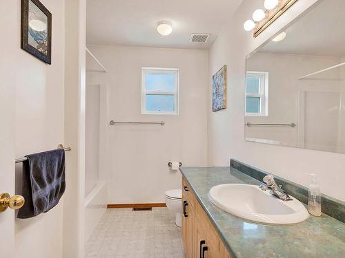 790 Spruce Street, Blue River, BC - Indoor Photo Showing Bathroom