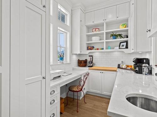 2451 Tranquille Rd, Kamloops, BC - Indoor Photo Showing Kitchen