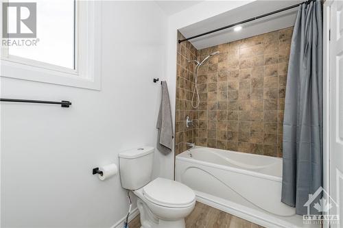 267 Sidney Avenue, Renfrew, ON - Indoor Photo Showing Bathroom