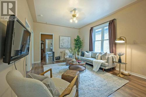 763 Little Grey Street, London, ON - Indoor Photo Showing Living Room