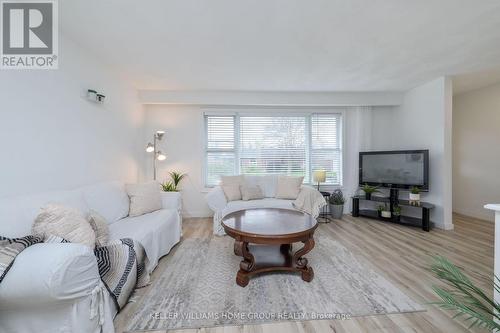 105 Mill Street, Shelburne, ON - Indoor Photo Showing Living Room