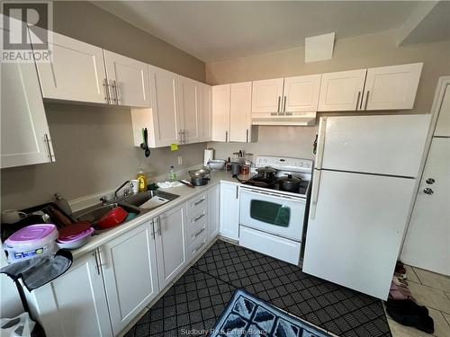 323 Regent Street, Sudbury, ON - Indoor Photo Showing Kitchen With Double Sink