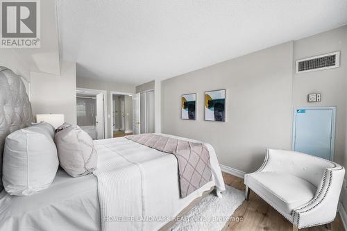 202 - 1 Hycrest Avenue, Toronto, ON - Indoor Photo Showing Bedroom
